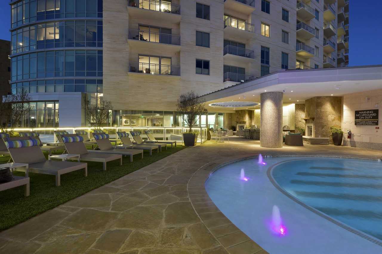 Gables Park Tower - Photo 2 of 22