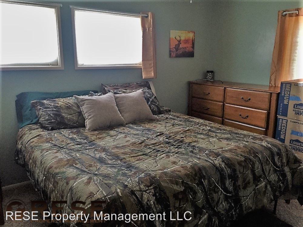 4740 S 250 E - Photo 3 of 9