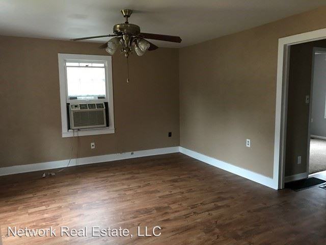 717 Main St - Photo 2 of 5