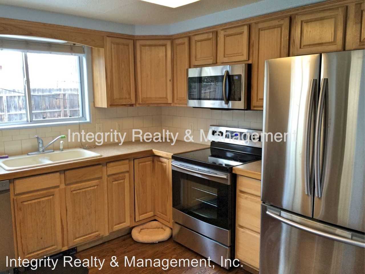 2429 Otis Ct - Photo 2 of 15