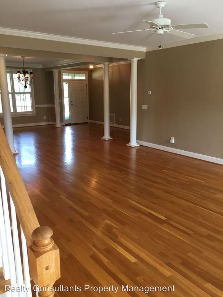 2195 Meadow Run Dr - Photo 2 of 21