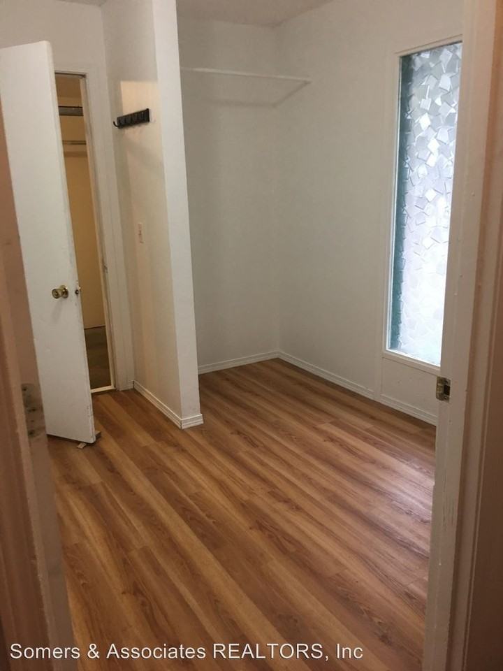 108 Maple Dr - Photo 2 of 16