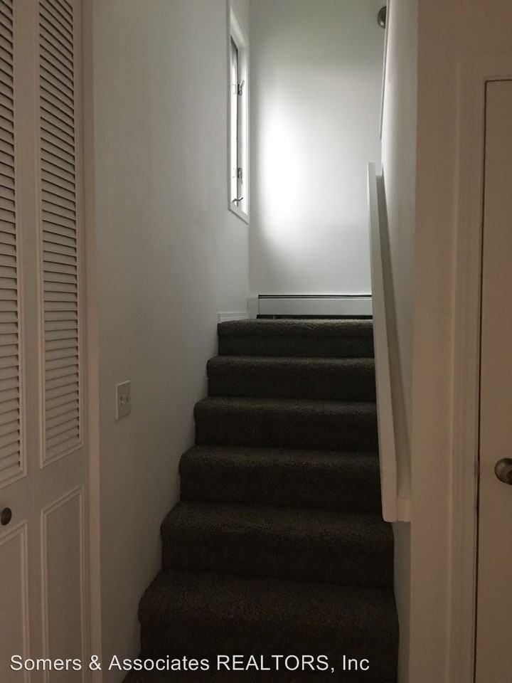 108 Maple Dr - Photo 3 of 16