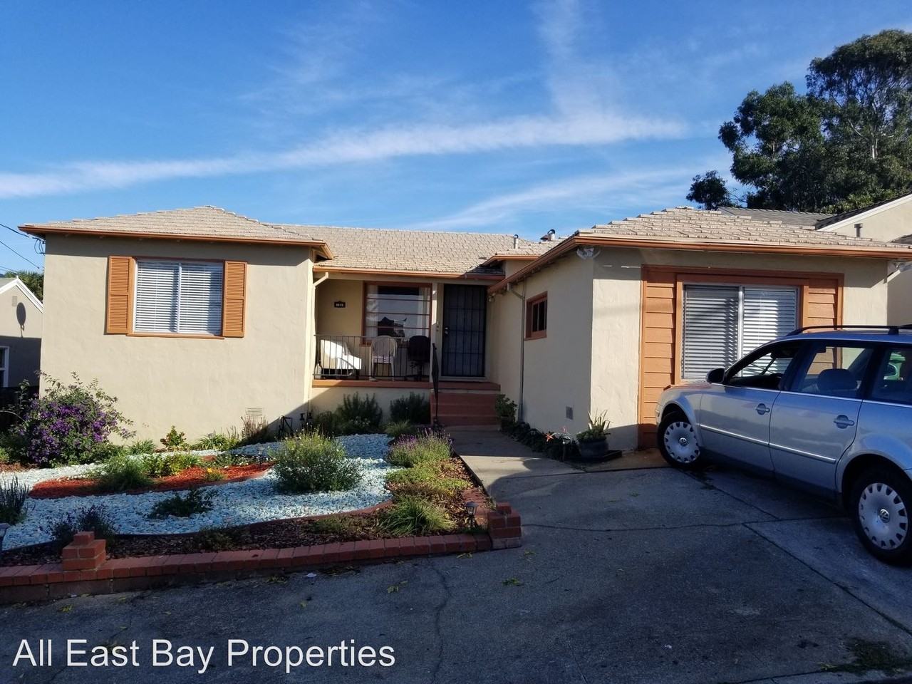 8810 Seneca St - Photo 2 of 33