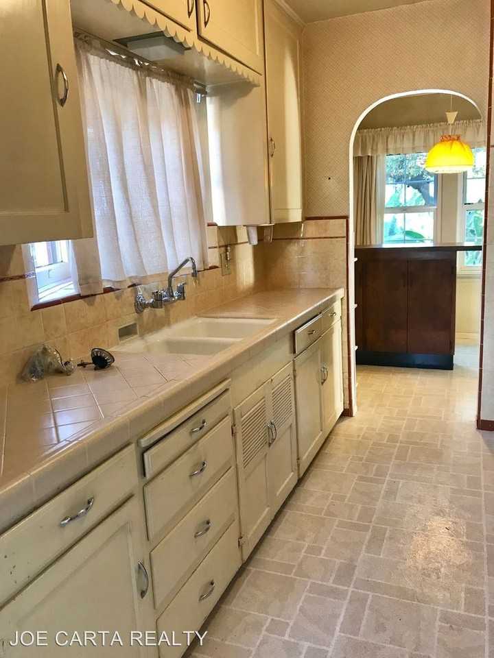 4535 Van Dyke Ave - Photo 3 of 19