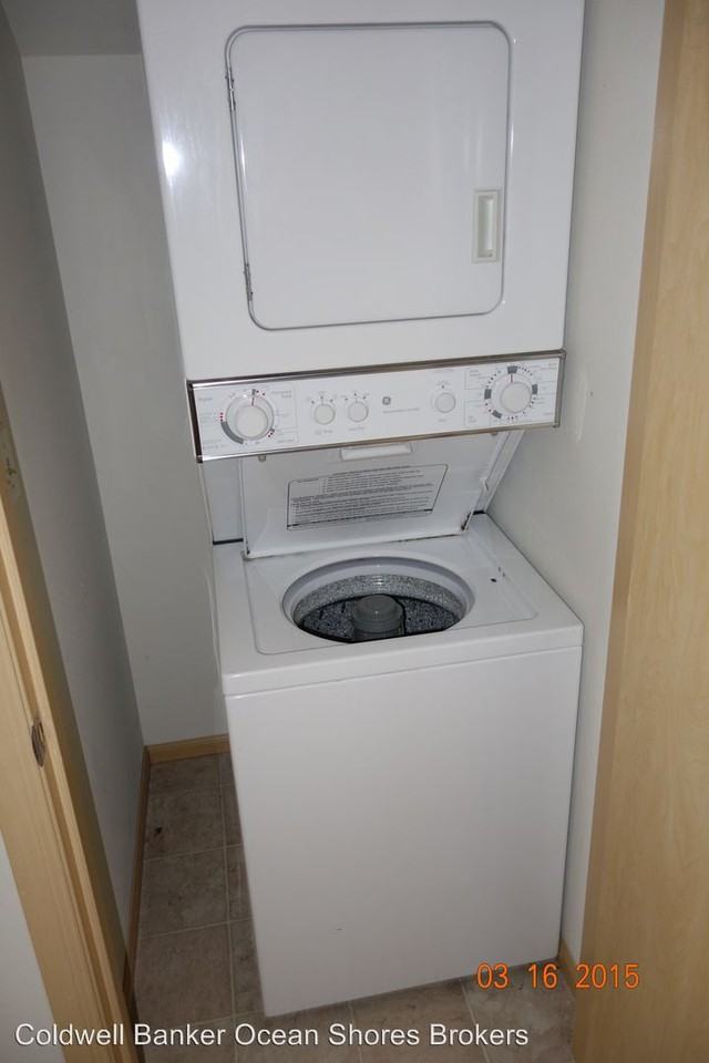 1017 Greenview Ave SW - Photo 3 of 8