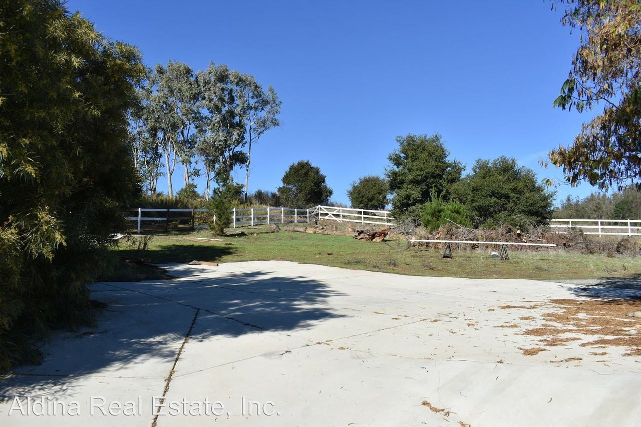 19231 Pioneer Pl - Photo 3 of 10