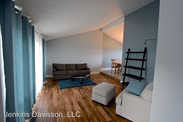 5535 Summit St - Photo 3 of 31