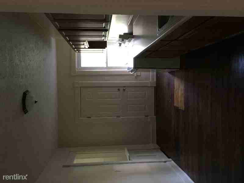 268 N Plum St - Photo 3 of 8