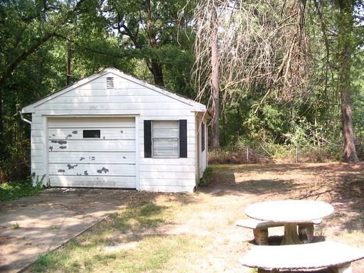 1006 Whitehead Rd - Photo 2 of 7