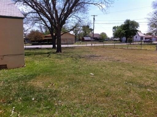 328 E Texas Ave - Photo 3 of 11