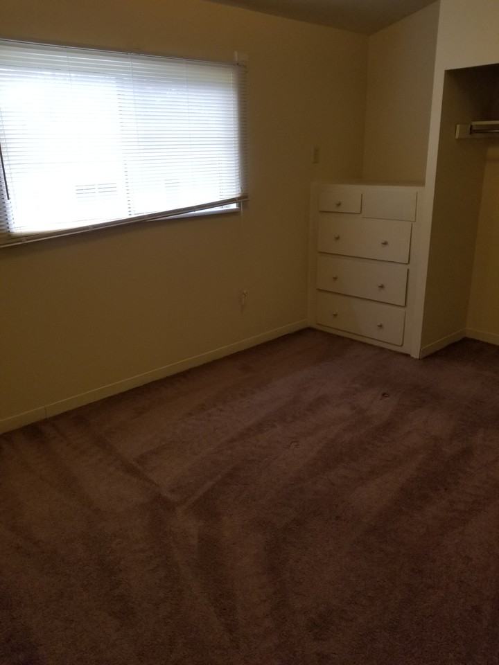 525 Carpenter St #A - Photo 2 of 16