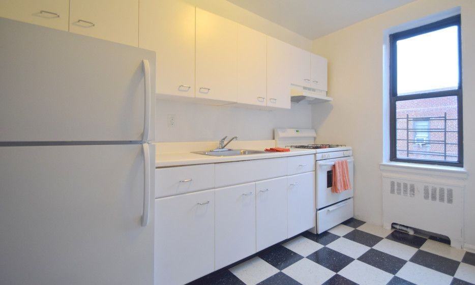 1985 Sedgwick Avenue - Photo 3 of 5