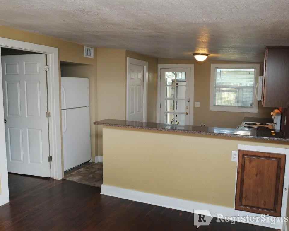 2814 24th Ave N - Photo 3 of 8