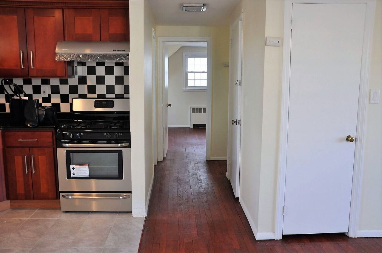 104 MacGregor Ave - Photo 2 of 9