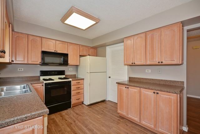 1475 Clybourne St - Photo 2 of 10