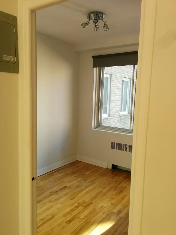 3433 Rue Durocher - Photo 3 of 11