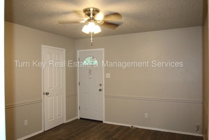 2040 Oakwood Ct - Photo 2 of 12