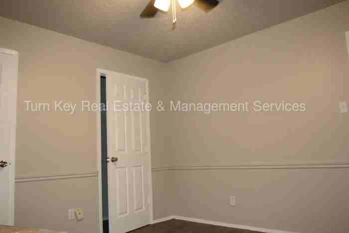 2040 Oakwood Ct - Photo 3 of 12