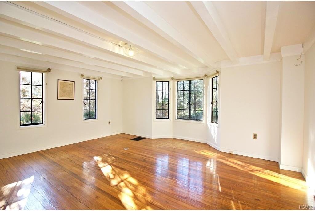 220 Mill River Rd - Photo 3 of 26