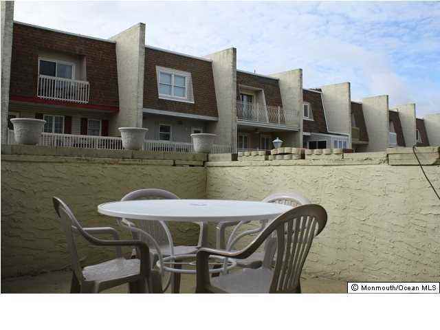 15 Village Rd - Photo 2 of 9