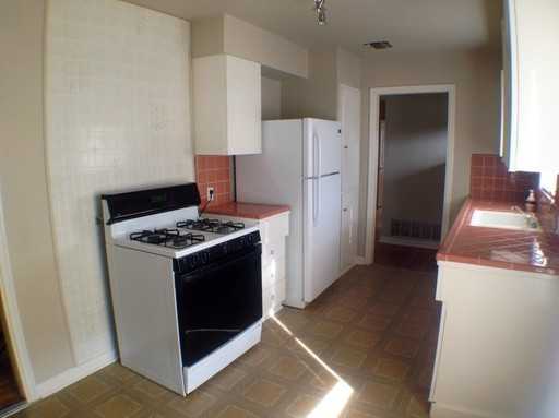 318 Laddie Pl - Photo 2 of 10