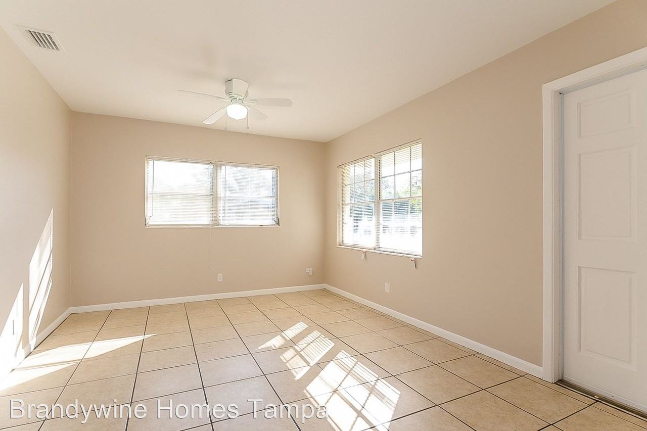4301 W Bay Ave - Photo 3 of 14