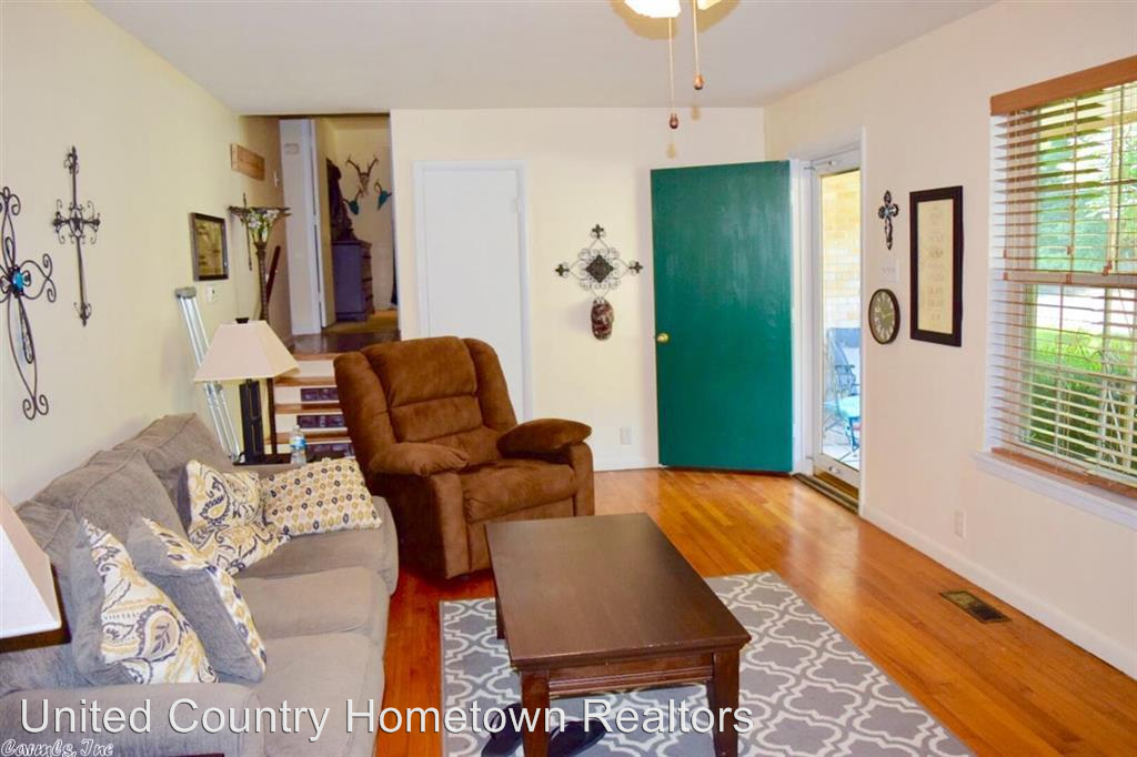 1416 Huddleston St - Photo 3 of 8