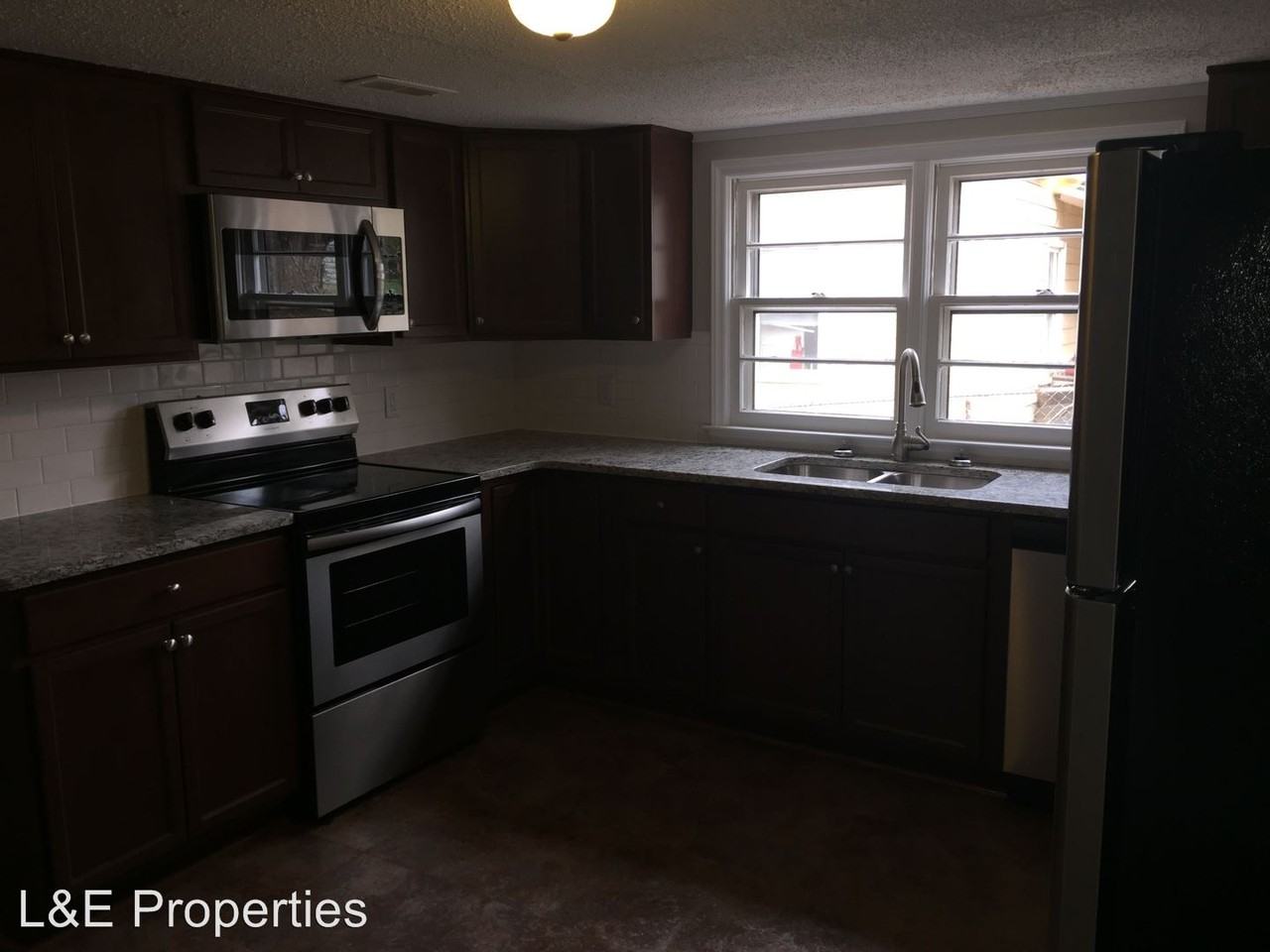 202 N Clay St - Photo 3 of 8