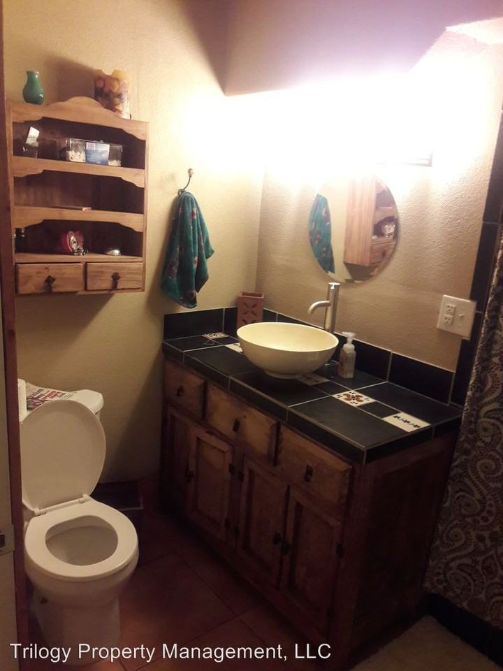 5550 Corbett Dr - Photo 3 of 16