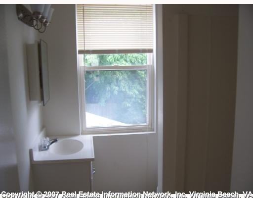 2412 West Ave - Photo 2 of 9