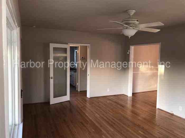 2860 Golden Ave - Photo 3 of 7