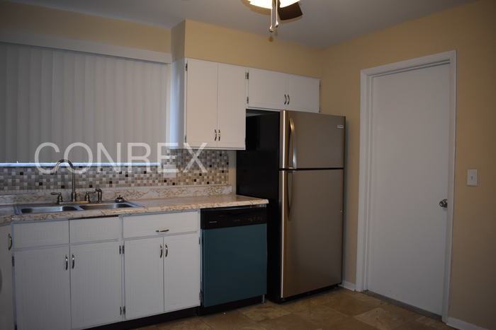 934 Goodhue Cir - Photo 3 of 15