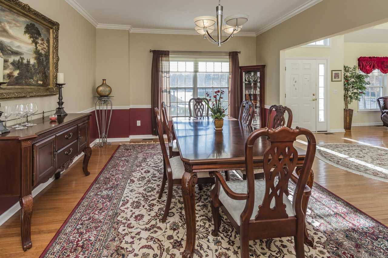 4 Interlachen Ct - Photo 3 of 25