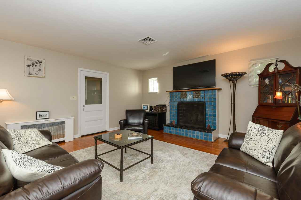 1011 Plandome Rd - Photo 3 of 15