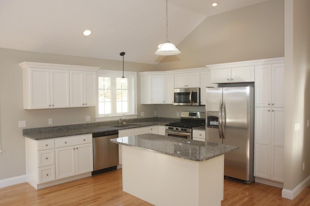 92 Millbury St - Photo 3 of 19