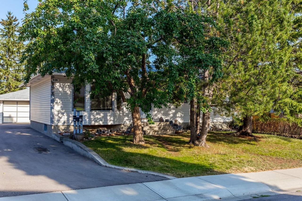 936 Hunterston Hill NW - Photo 3 of 27