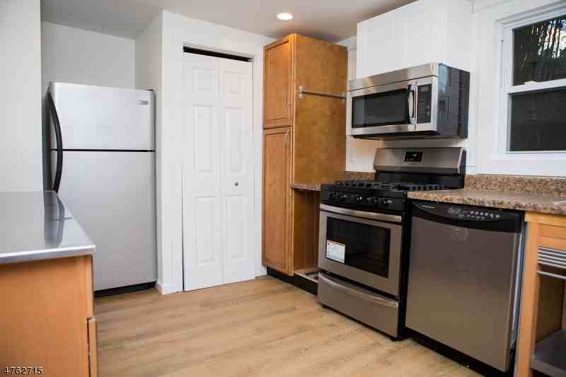 4 Washington Ave - Photo 2 of 14