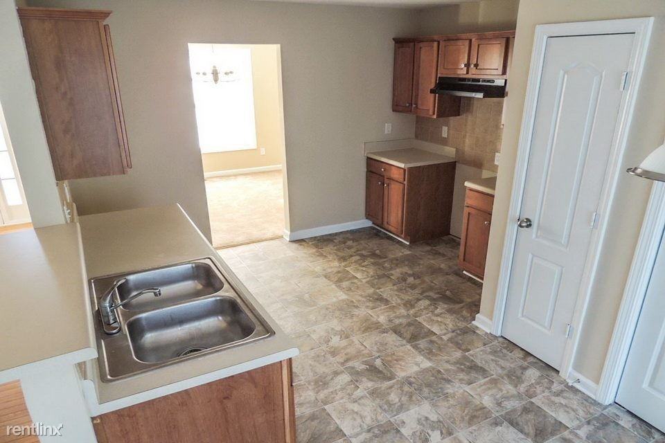 9665 Poole Rd - Photo 3 of 16