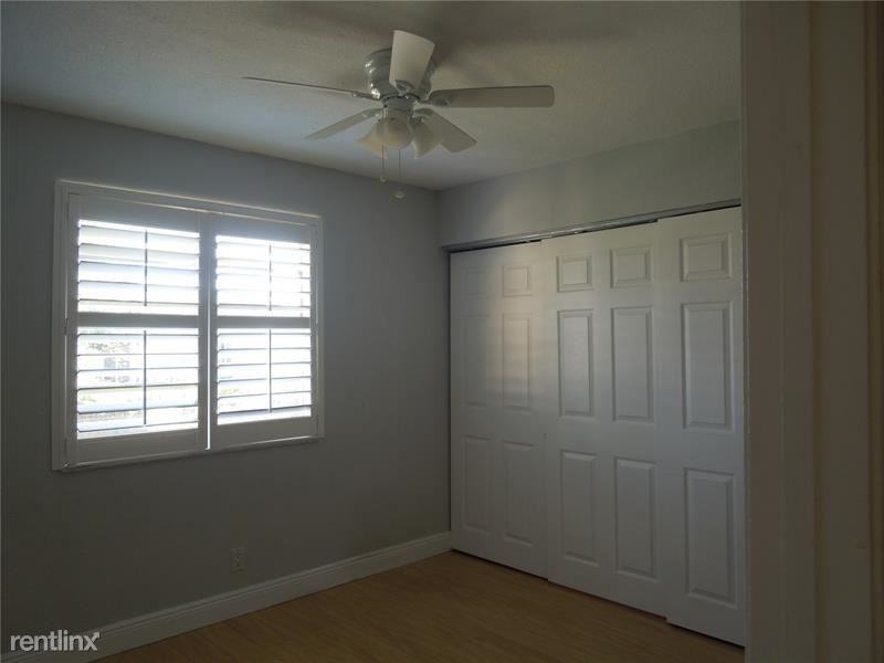 10104 Twin Lakes Dr - Photo 3 of 11