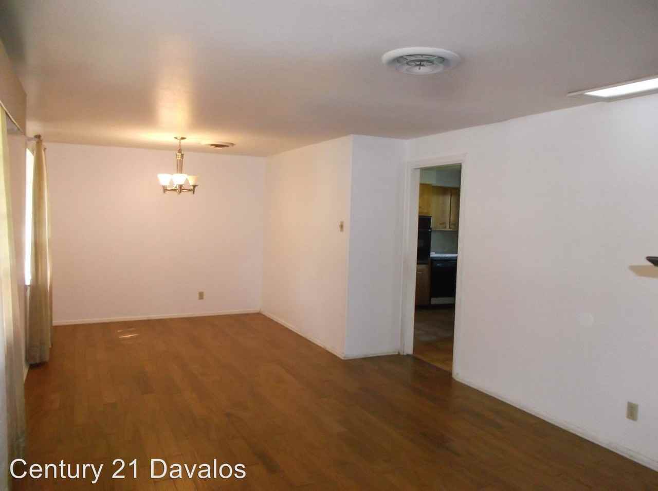 313 Driftwind Dr - Photo 3 of 13