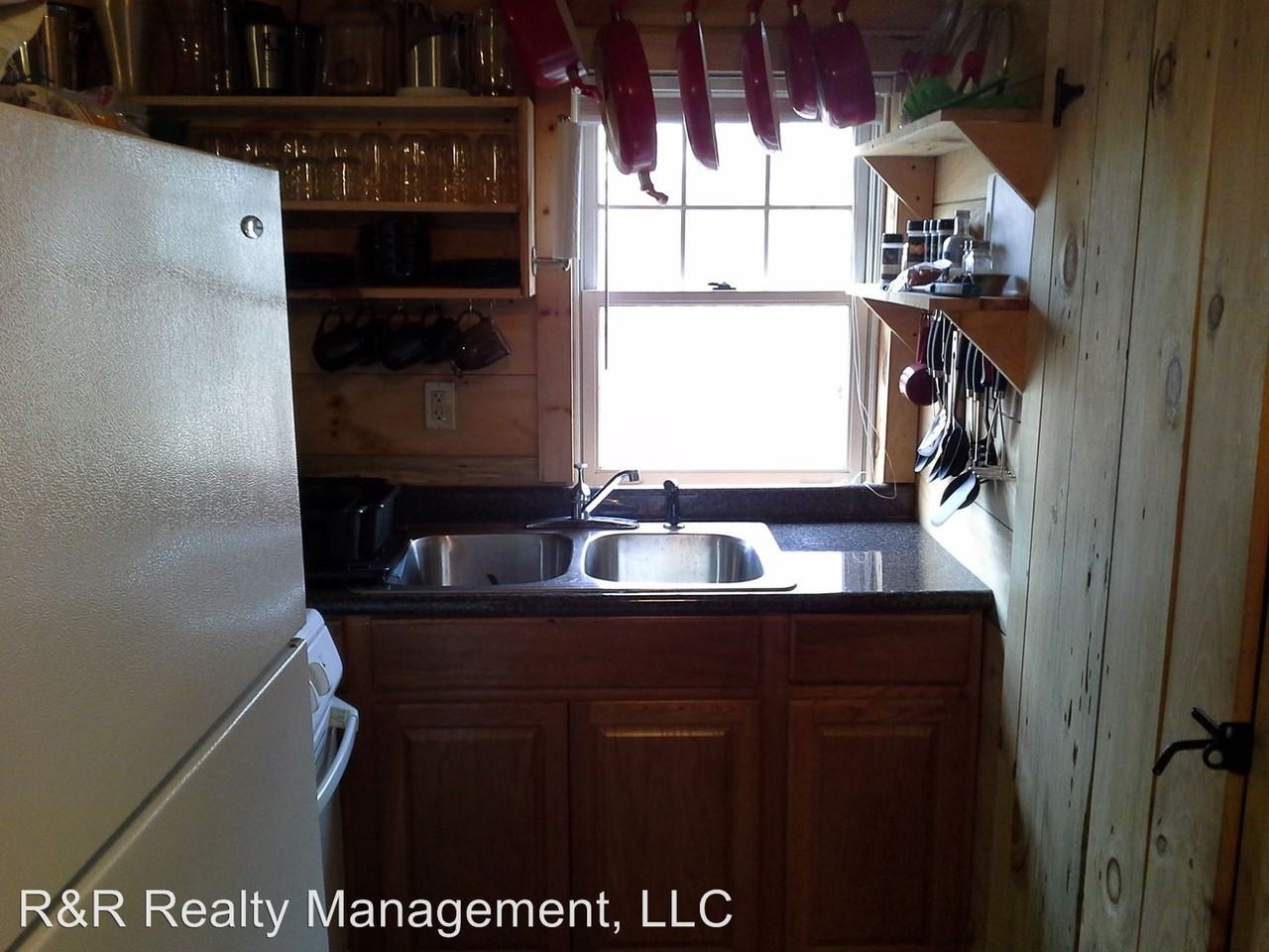 296 Yew St - Photo 3 of 6