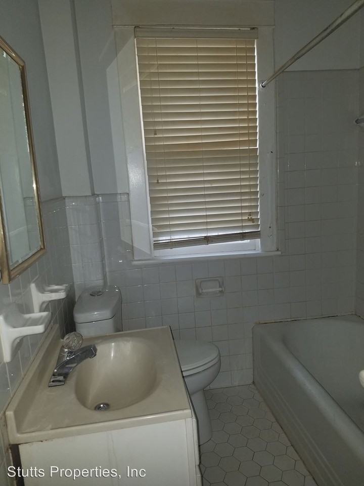 504 E 4th St - Photo 2 of 4