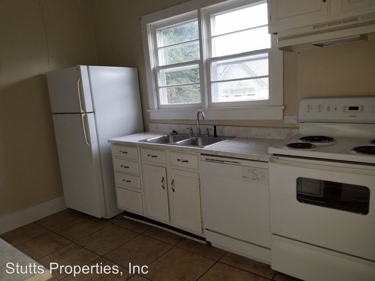 504 E 4th St - Photo 3 of 4