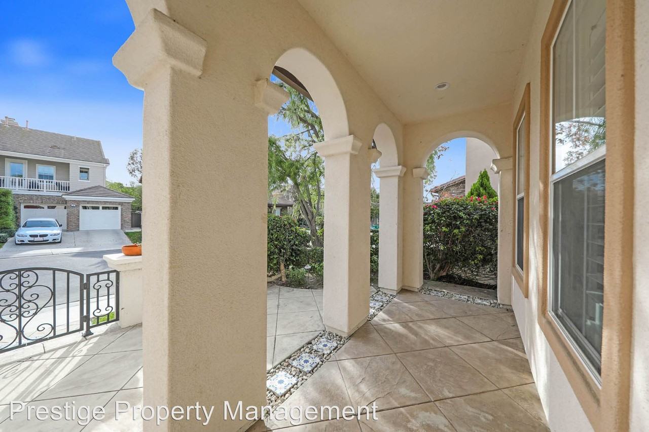 7 Victoria Ln - Photo 3 of 38