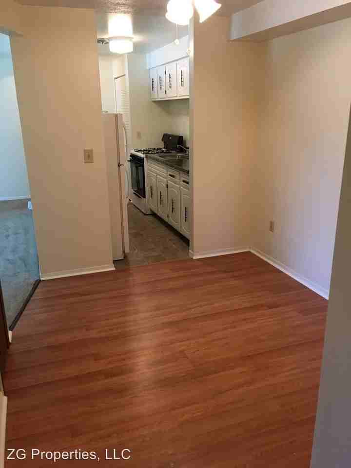 189 Mathews Ave - Photo 3 of 10