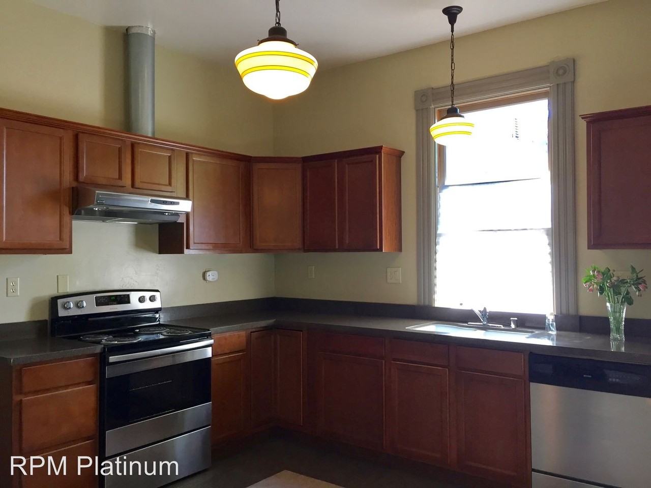 367 N Thesta St - Photo 2 of 19