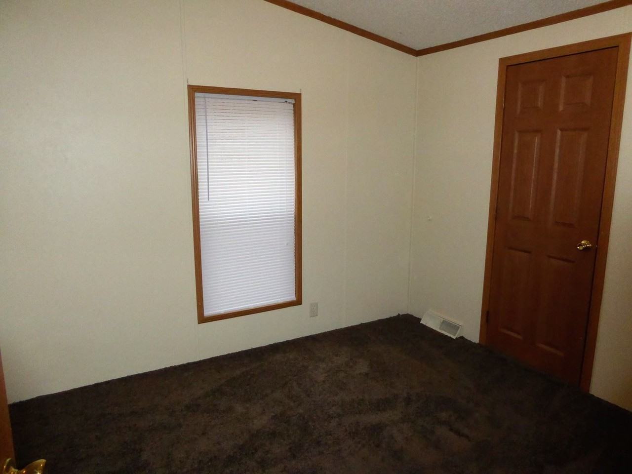 11451 Lake Rd - Photo 3 of 7