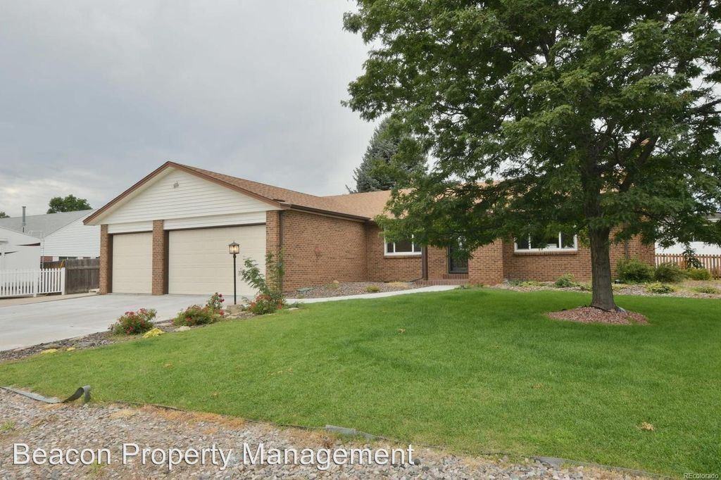 8595 S Yukon St - Photo 2 of 31