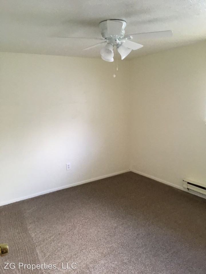 251 Ronald Ave - Photo 3 of 11